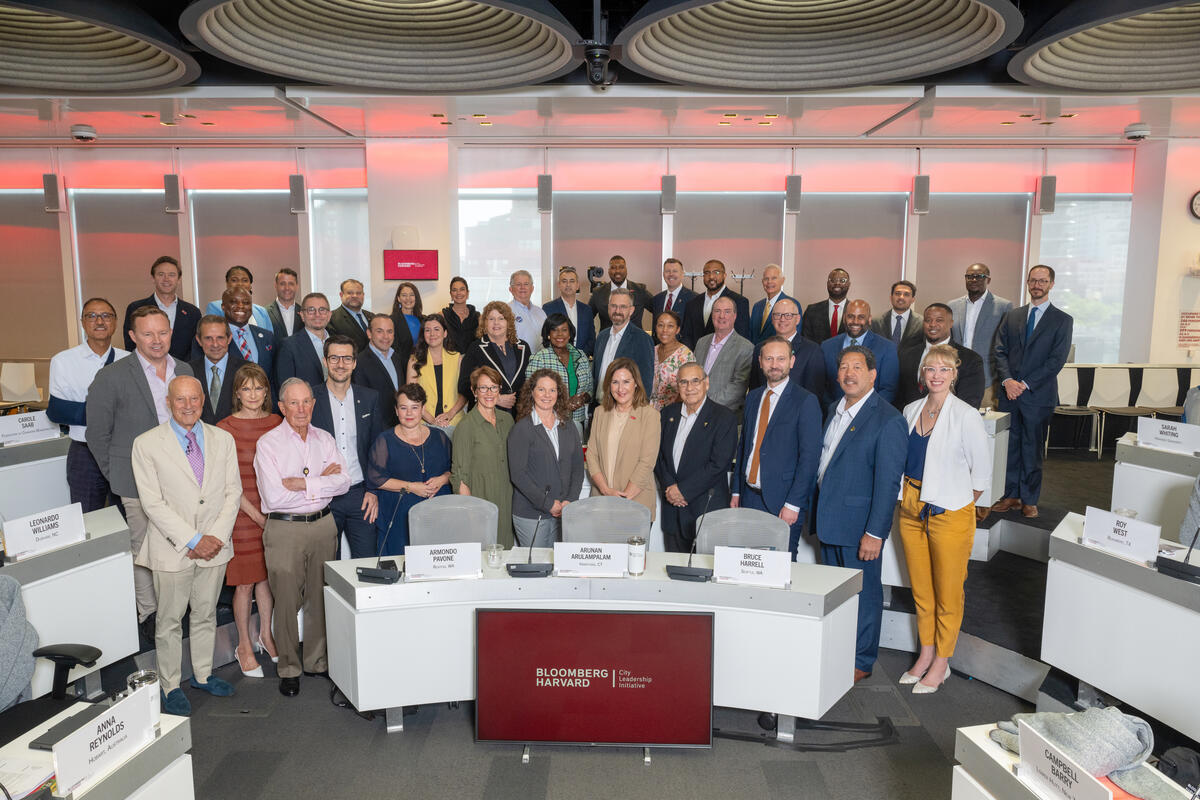 Photo de groupe - cohorte 2024-2025 de la Bloomberg Harvard City Leadership Initiative   