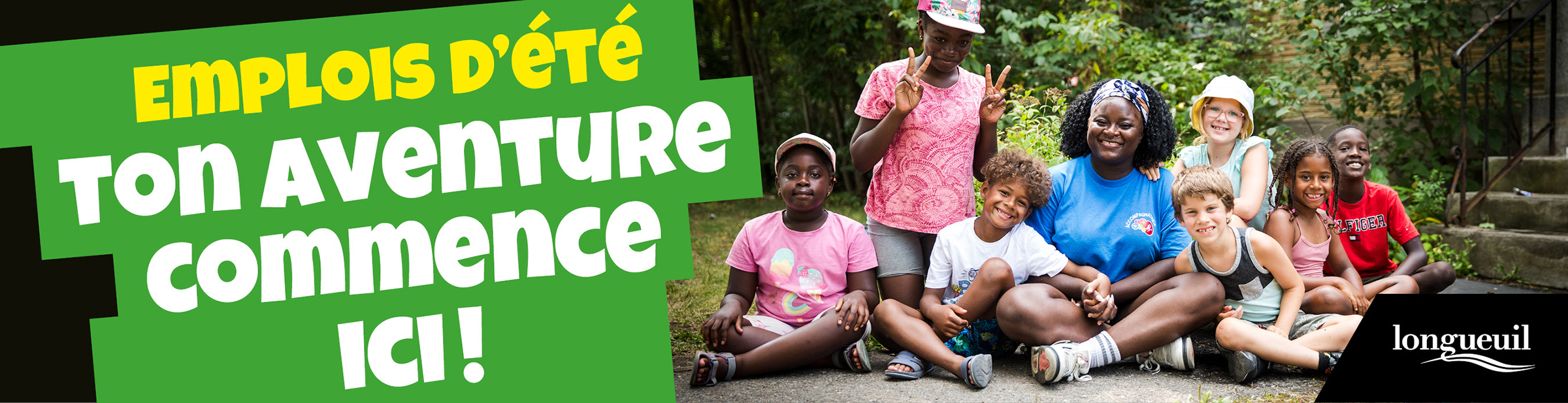 Monitrice de camp de jour avec son groupe d'enfants